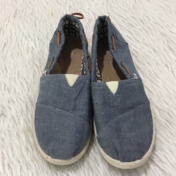 Toms girls blue denim slip on shoes comfy shoes size 6y - Picture 2 of 4